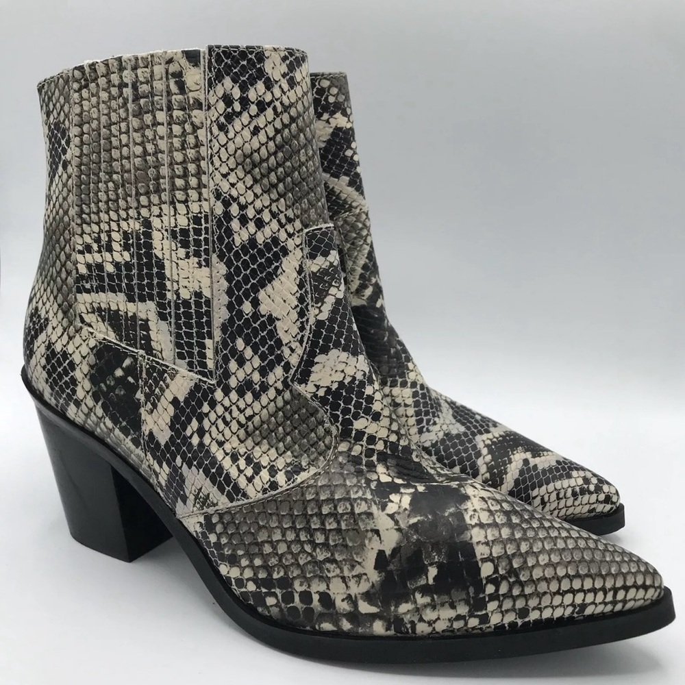 NWOB Blondo Que Waterproof Snakeskin Print Leather Block Heel Booties Sz 9.5 NEW